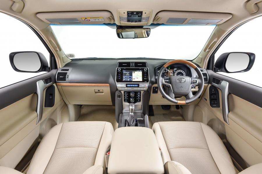 Торпедо Toyota Land Cruiser Prado VX-L (150) 2017 года  (ZA) (фото 18 из 40)